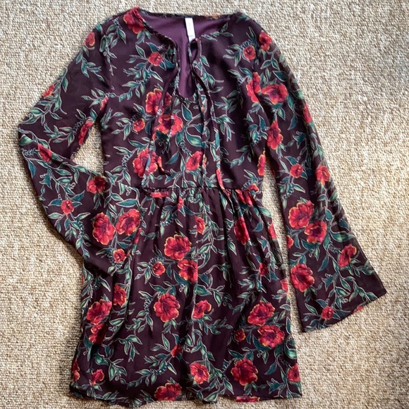 Xhilaration Dresses & Skirts - Xhiliration Long Sleeve Dress - Small